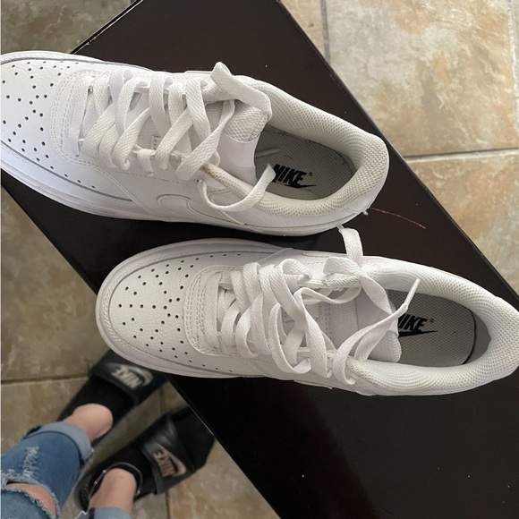 Nike - Picture 4 of 4